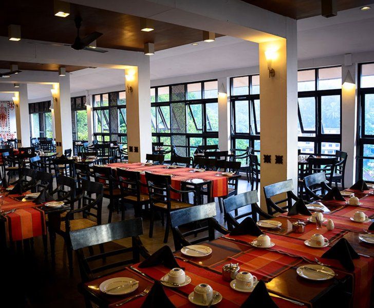Hotel Hilltop Kandy Bagian luar foto