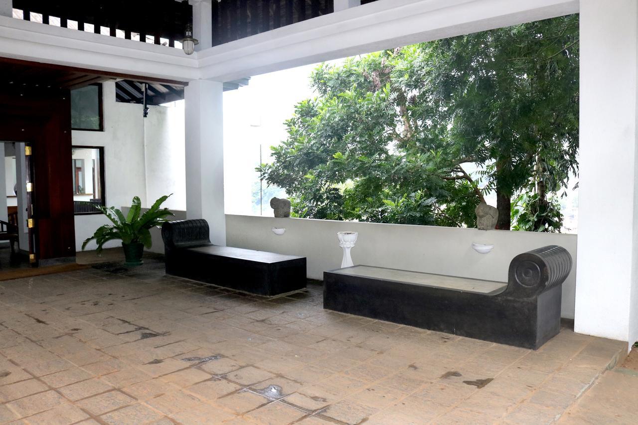 Hotel Hilltop Kandy Bagian luar foto