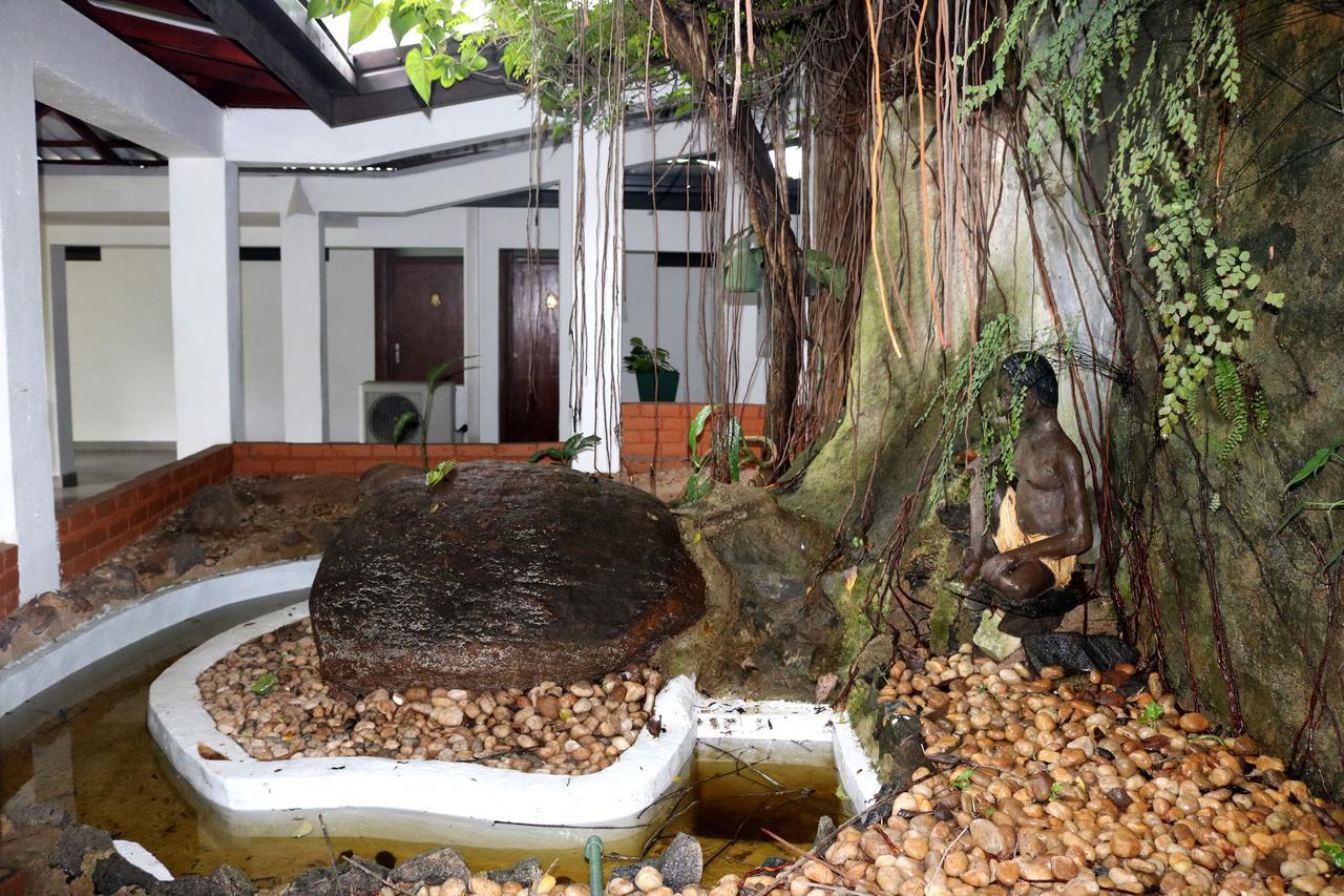 Hotel Hilltop Kandy Bagian luar foto