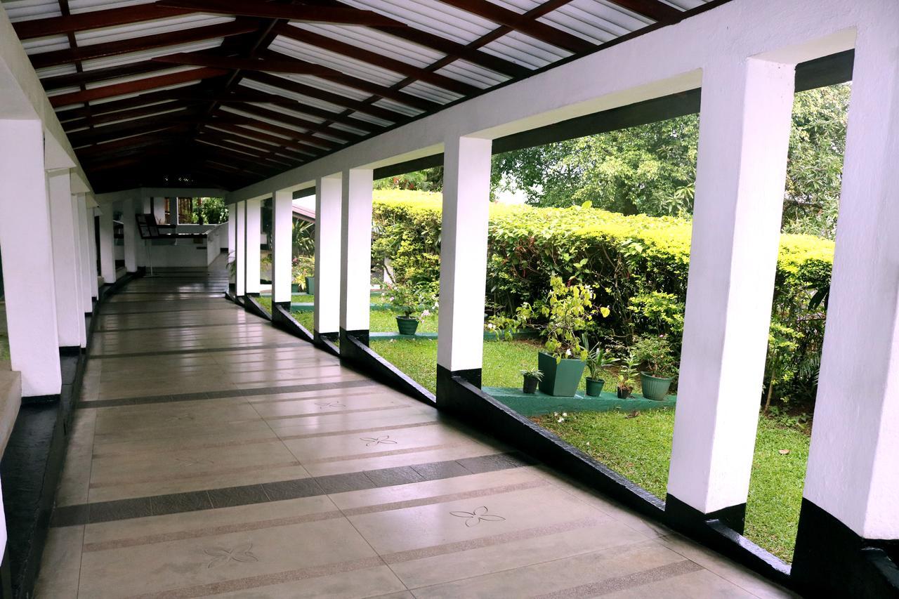 Hotel Hilltop Kandy Bagian luar foto