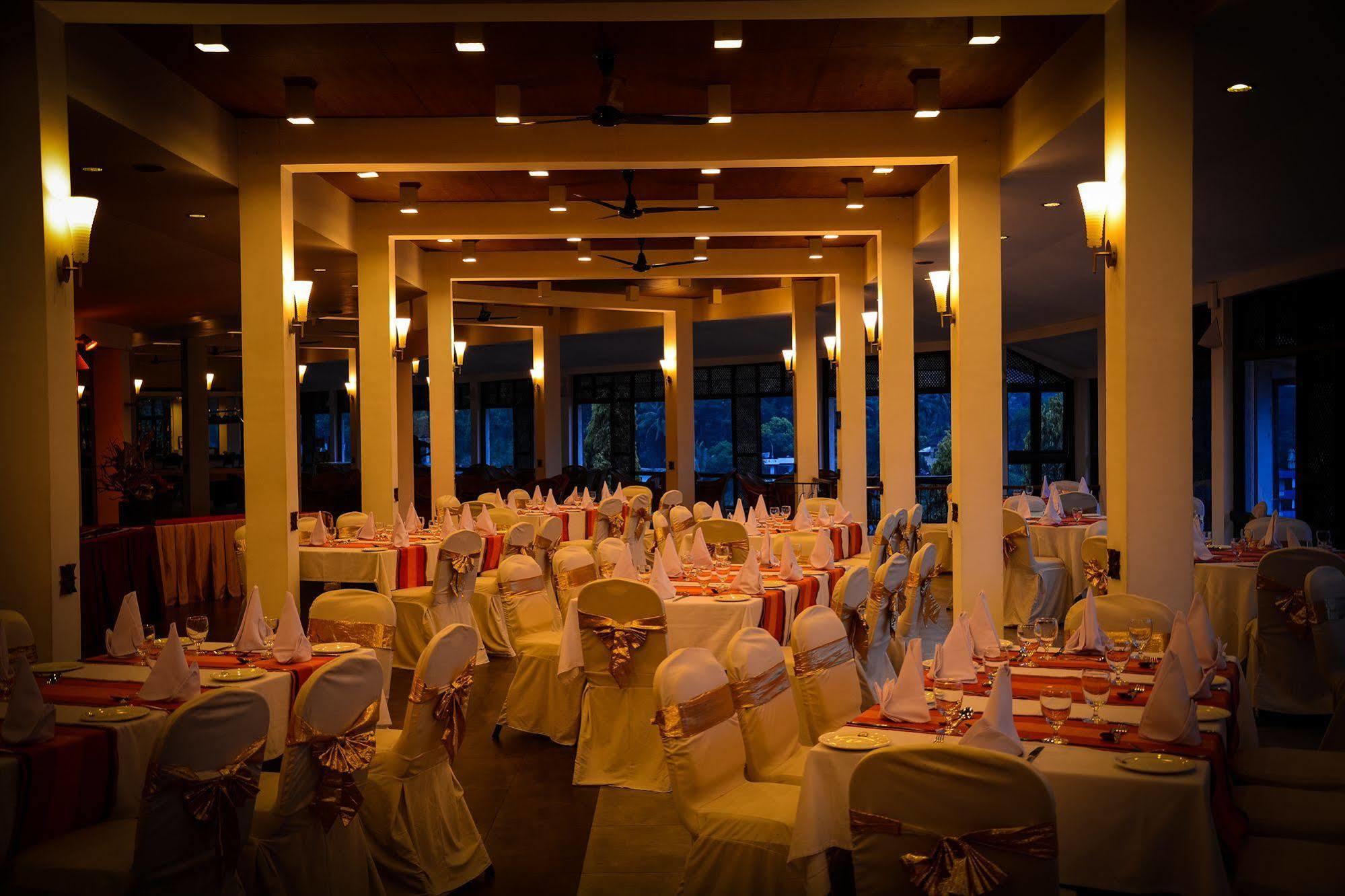 Hotel Hilltop Kandy Bagian luar foto