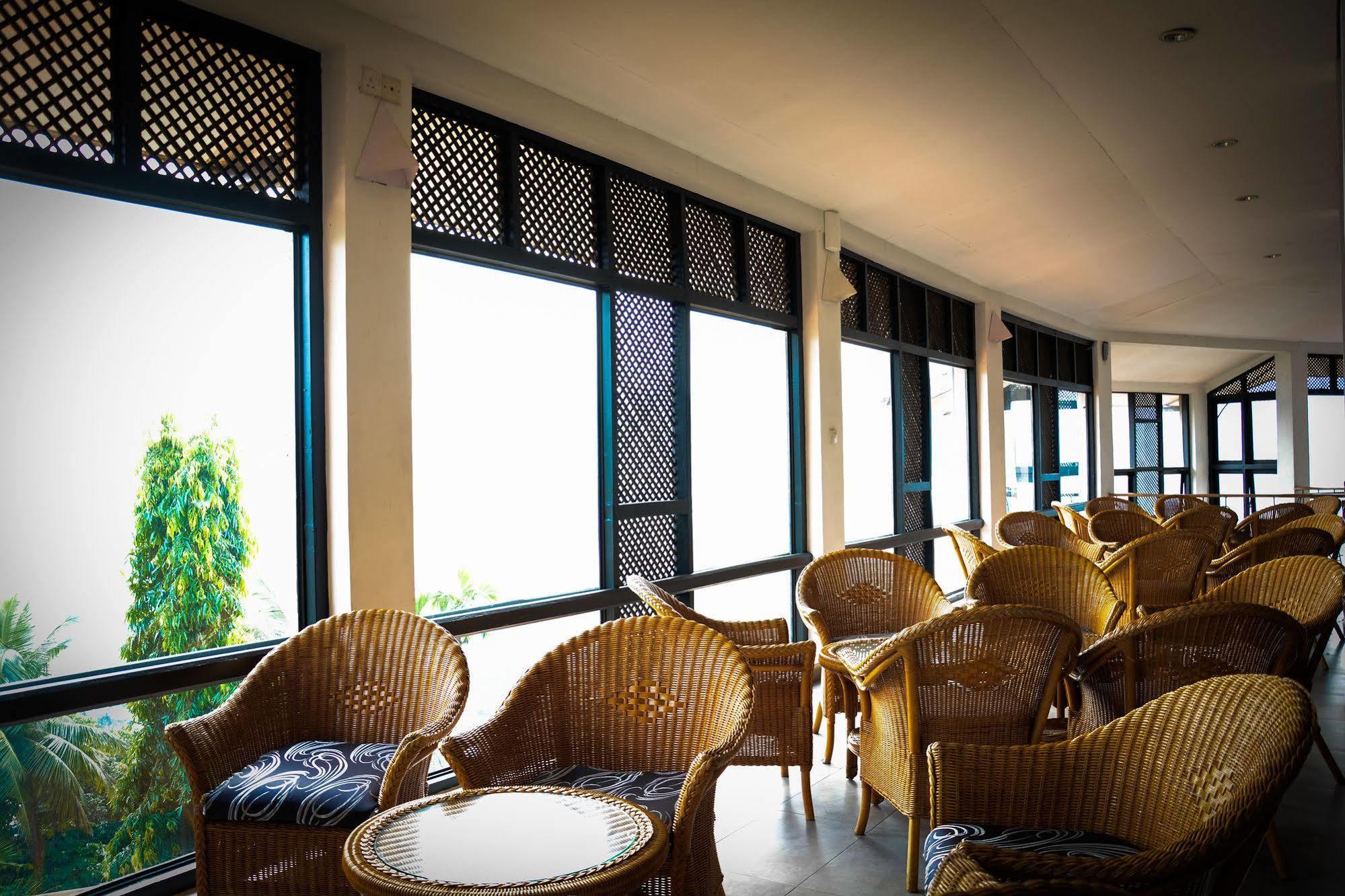 Hotel Hilltop Kandy Bagian luar foto
