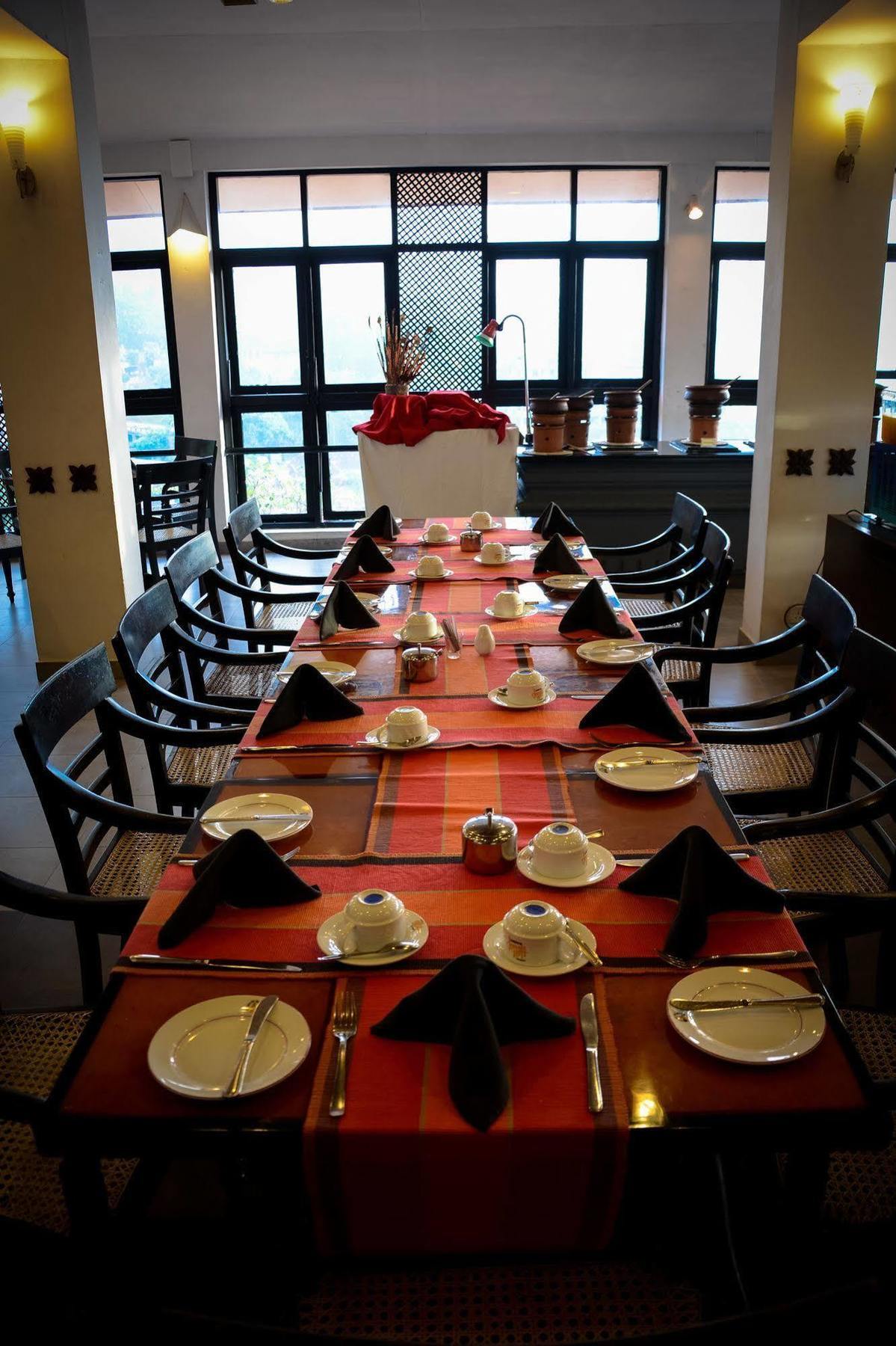 Hotel Hilltop Kandy Bagian luar foto