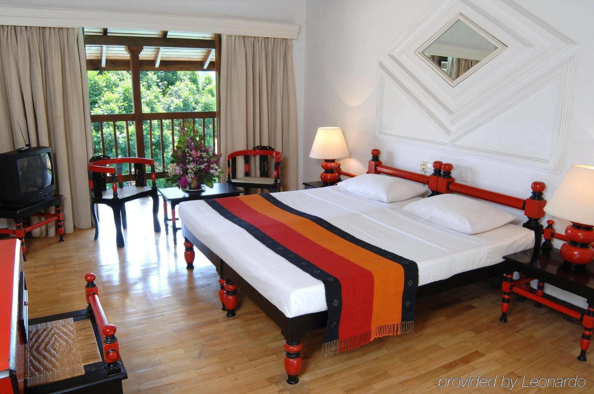 Hotel Hilltop Kandy Bagian luar foto