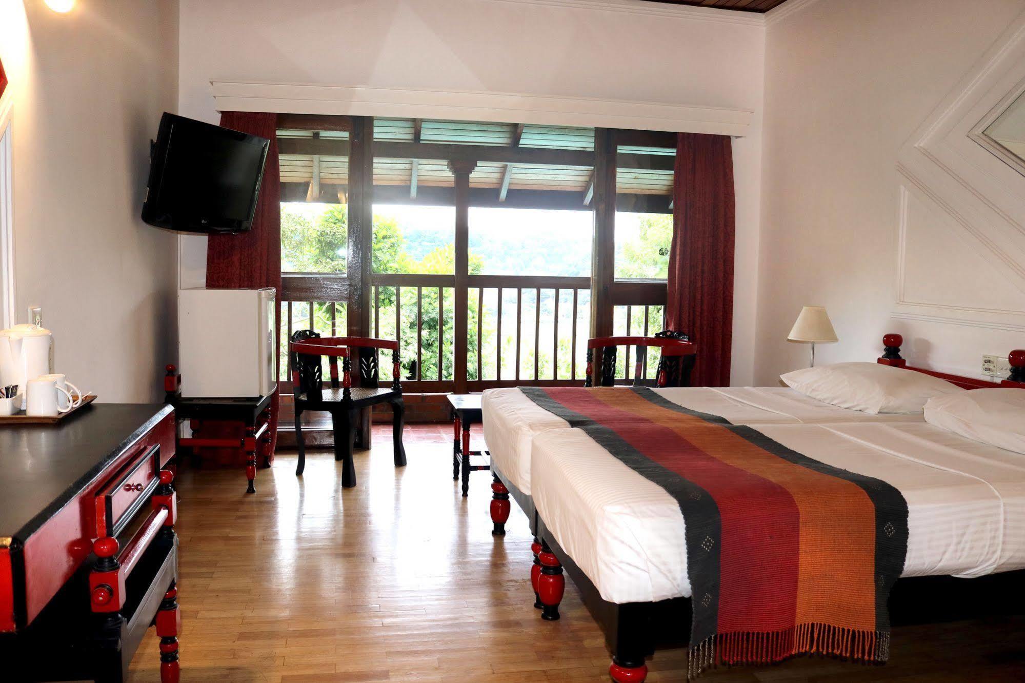 Hotel Hilltop Kandy Bagian luar foto
