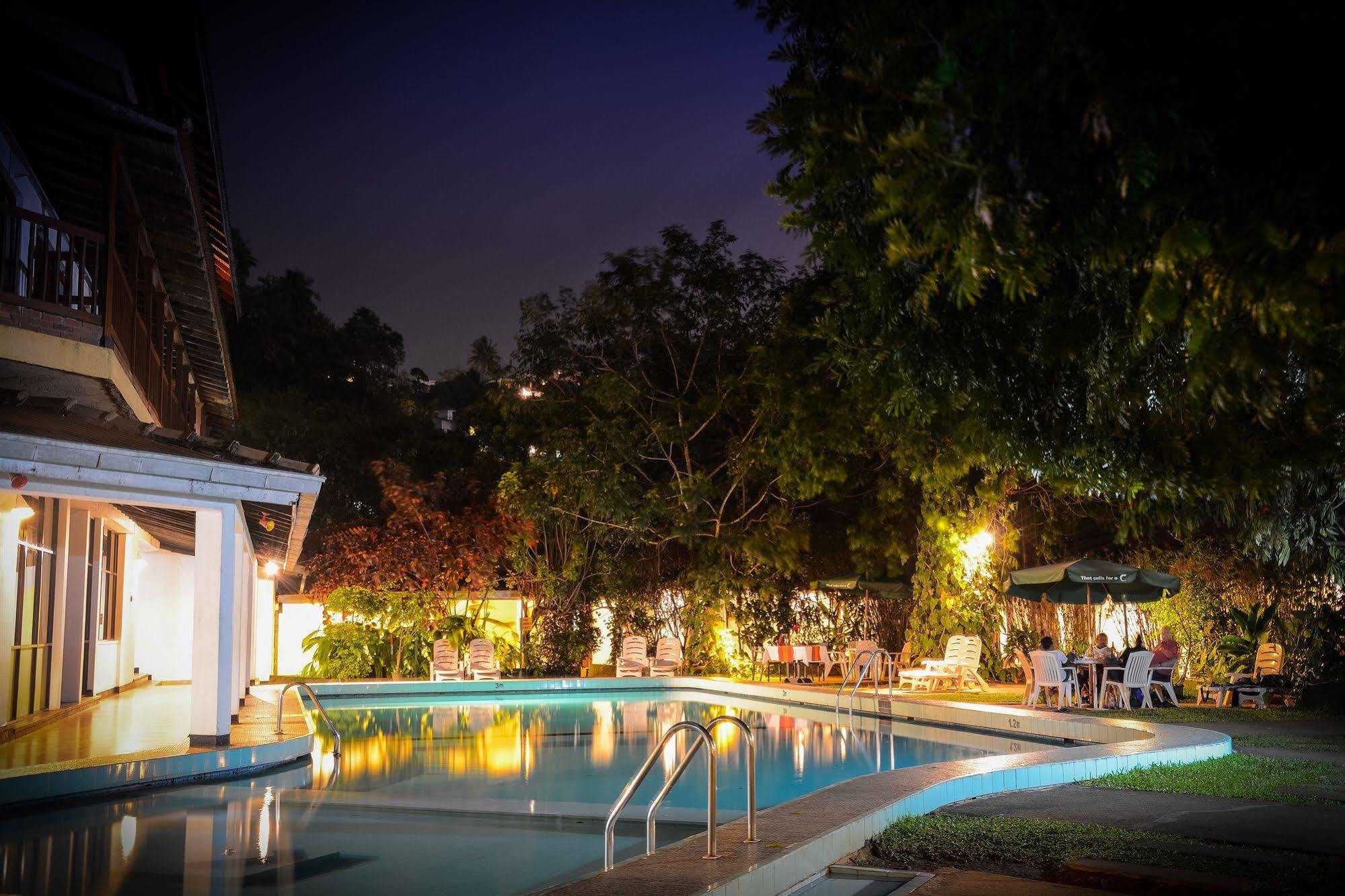 Hotel Hilltop Kandy Bagian luar foto