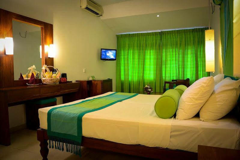 Hotel Hilltop Kandy Bagian luar foto