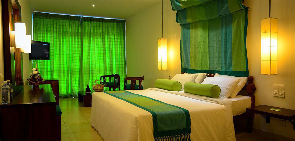 Hotel Hilltop Kandy Bagian luar foto